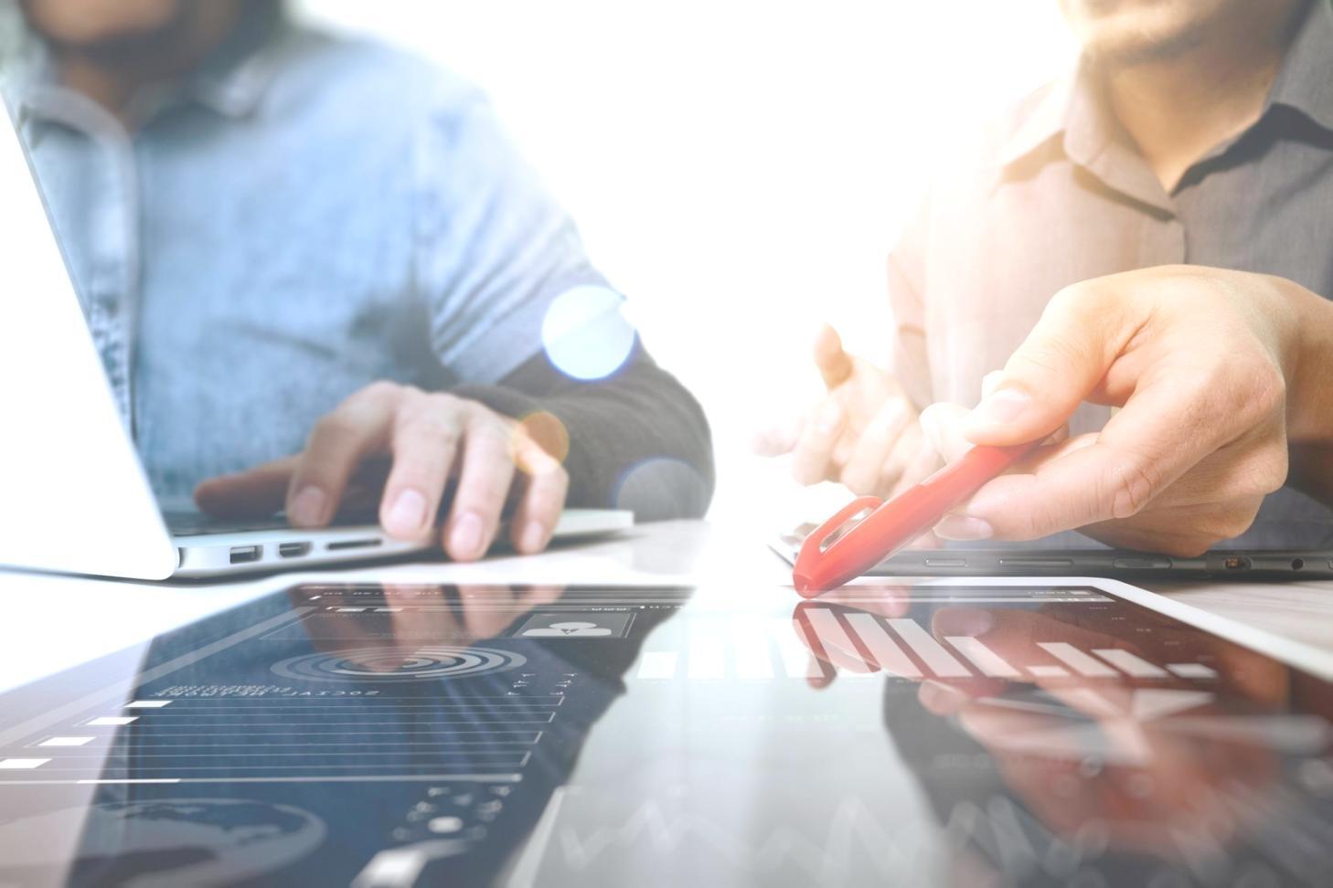 Social casino game ontwikkeling omgeving met code editor en testapparaten